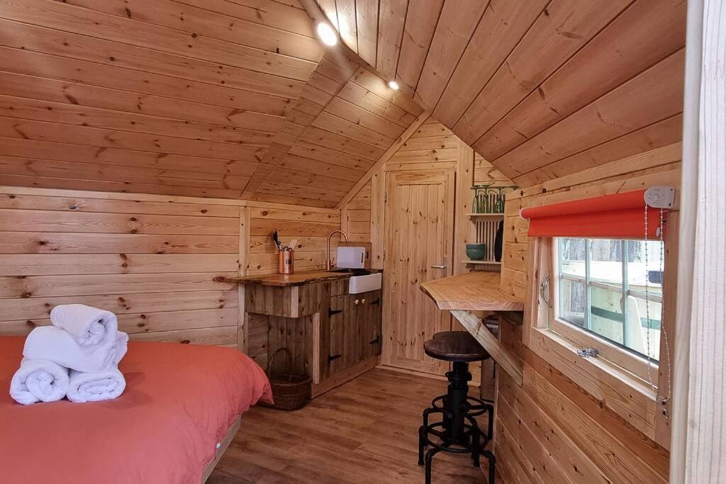 Woodland With Hot Tub & Log Burner * Barmouth